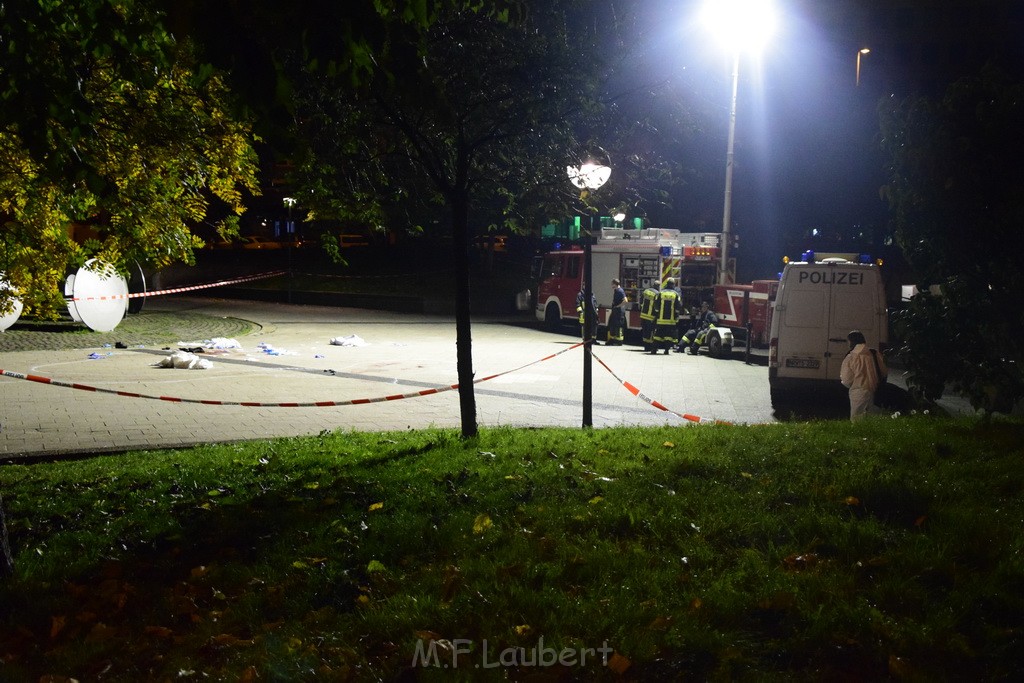 Einsatz BF Messerstecherei Koeln Neustadt Nord Eberplatz Platzmitte P058.JPG - Miklos Laubert